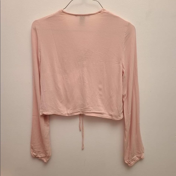 ❣️3/$30 Forever 21 Cropped Long Sleeves - Picture 2 of 3
